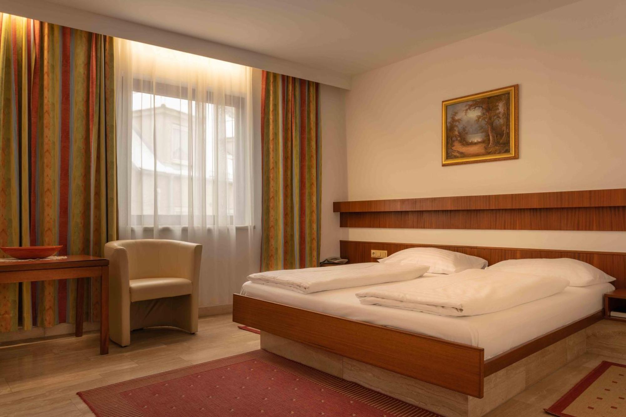 Hotel Anker Клостернойбург Екстериор снимка